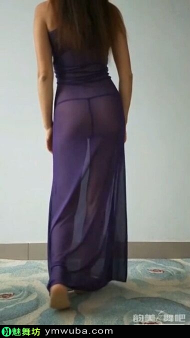 超薄紫色半透明长裙演绎出的中年女朦胧之美