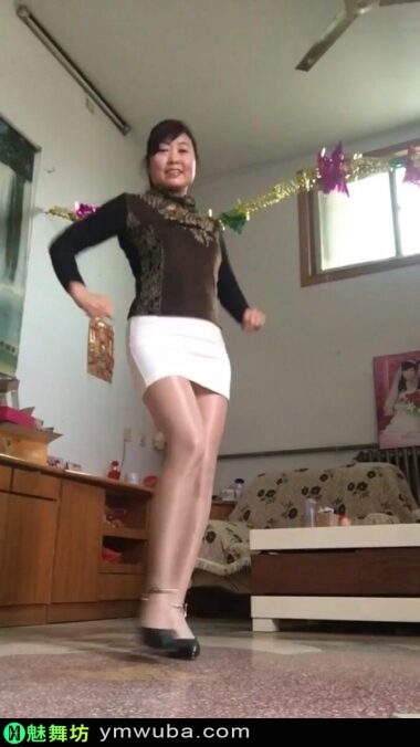 玲珑舞蹈 [第4期] 肉丝袜美腿+白色超短裙中年女广场舞