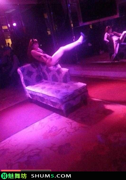 003203mwc0w113lnwlnt2v-6iaBCS 熟透了的气质美妇在房间，丰满如她，见谅最多只能放出来内衣秀图片了 气质 内衣 丰满 