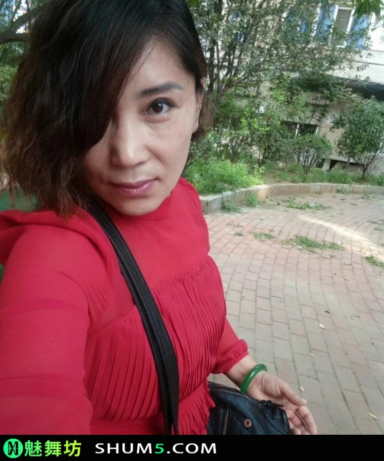 133730h98g8bufmx4m3ygx-82zvsA 妖艳50路风骚熟娘的魅力，简直不忍直视，她充分利用好了女人的各种资本 魅力 风骚 妖艳 