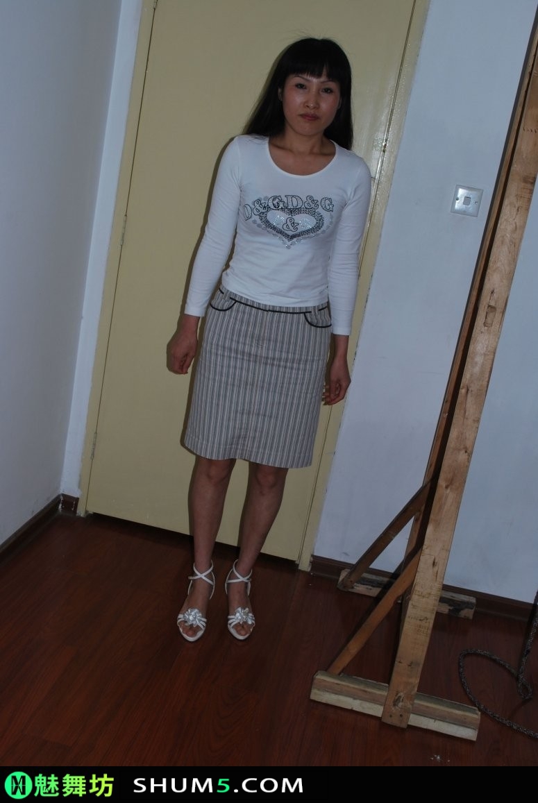 165914xrdkrlndkljrafbz-D7r6Ne 极品45路风骚熟女，身材保养得不错，这样的内衣秀肯定能打动不少人 风骚 肉感 极品 内衣 