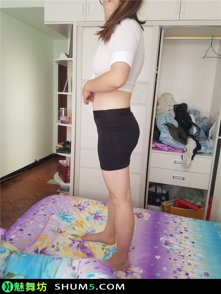 183158u41a1pbxg697an79-Tt8cB5 身材丰韵饱满的极品美熟女半透明上衣超短包臀裙加上微胖的身材简直让人受不了 饱满 极品 微胖 丰韵 