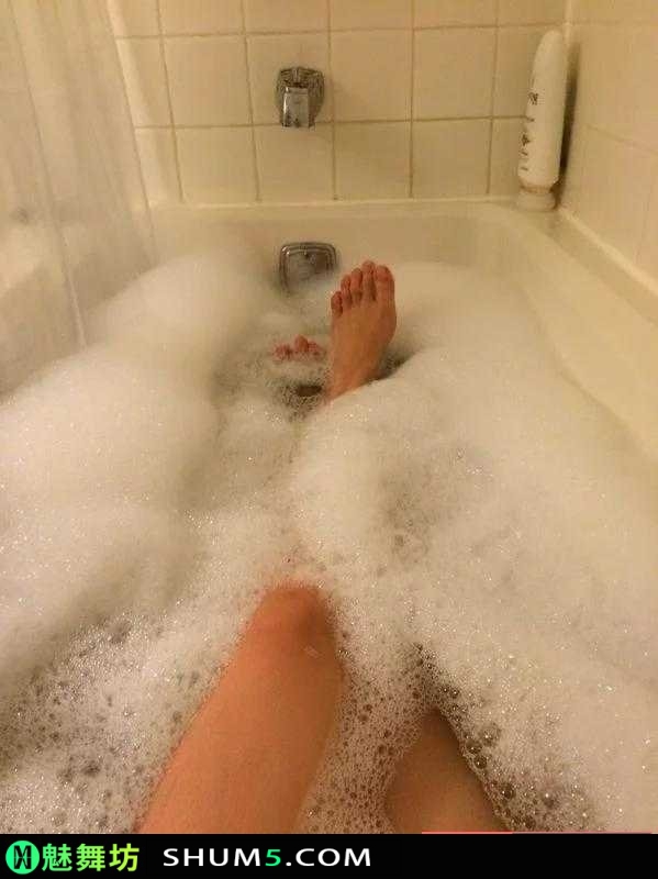 192722dtfntnh6hqhjmjnd-5qdEW5 气质少妇白领孤芳自赏，有这样的好颜值和好身材当然爱自拍了 迷人 自拍 美腿 气质 内衣 